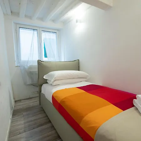 Un Bacio A Apartamento *